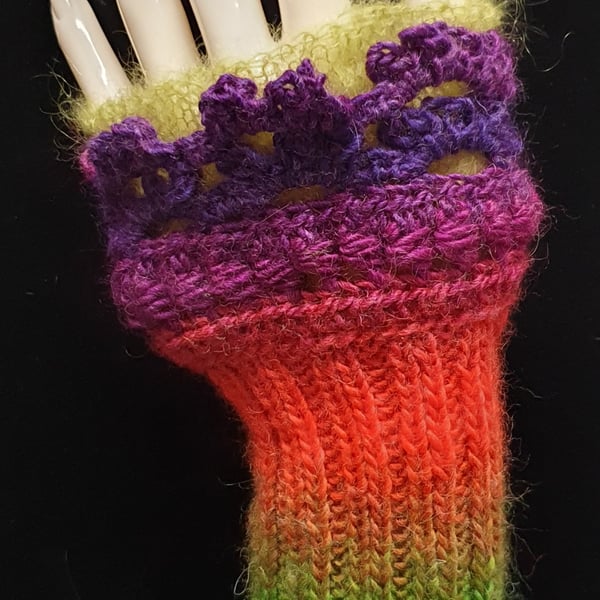 Bright wrist warmer gloves