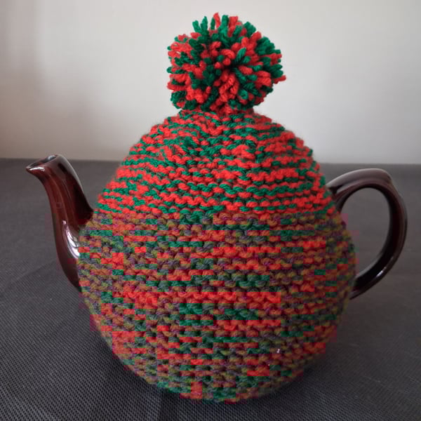 Small Hand Knitted Cosy In Red And Green Xmas Colours (A152)