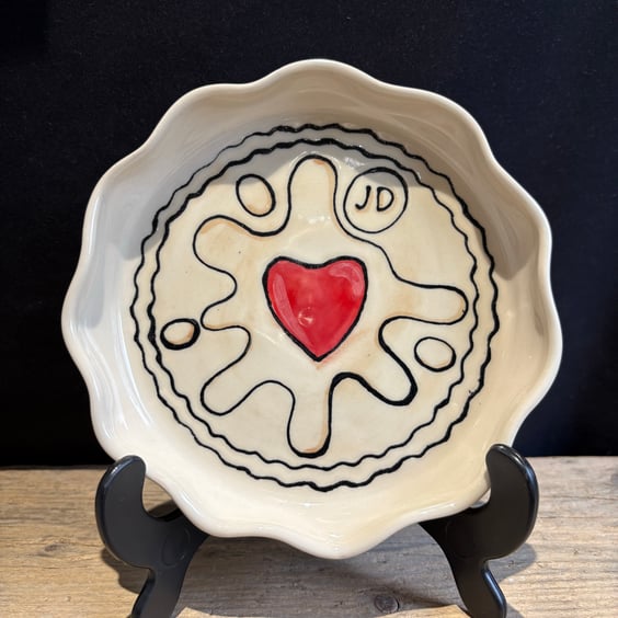 Jammie Dodger Biscuit Plate with fluted edge