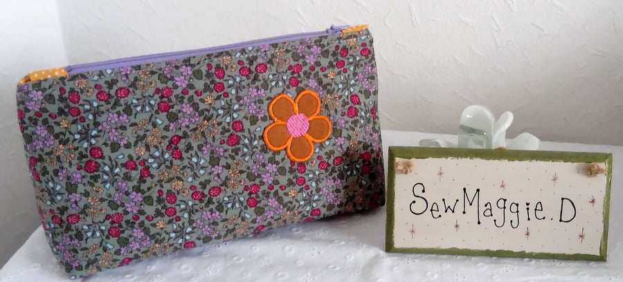 FLOWER COSMETIC BAG