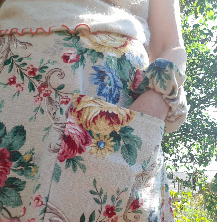 Pretty floral allotment skirt