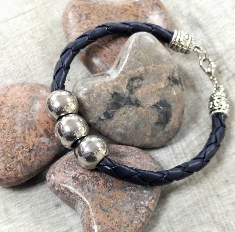 Dark blue plated leather bracelet with silver beads