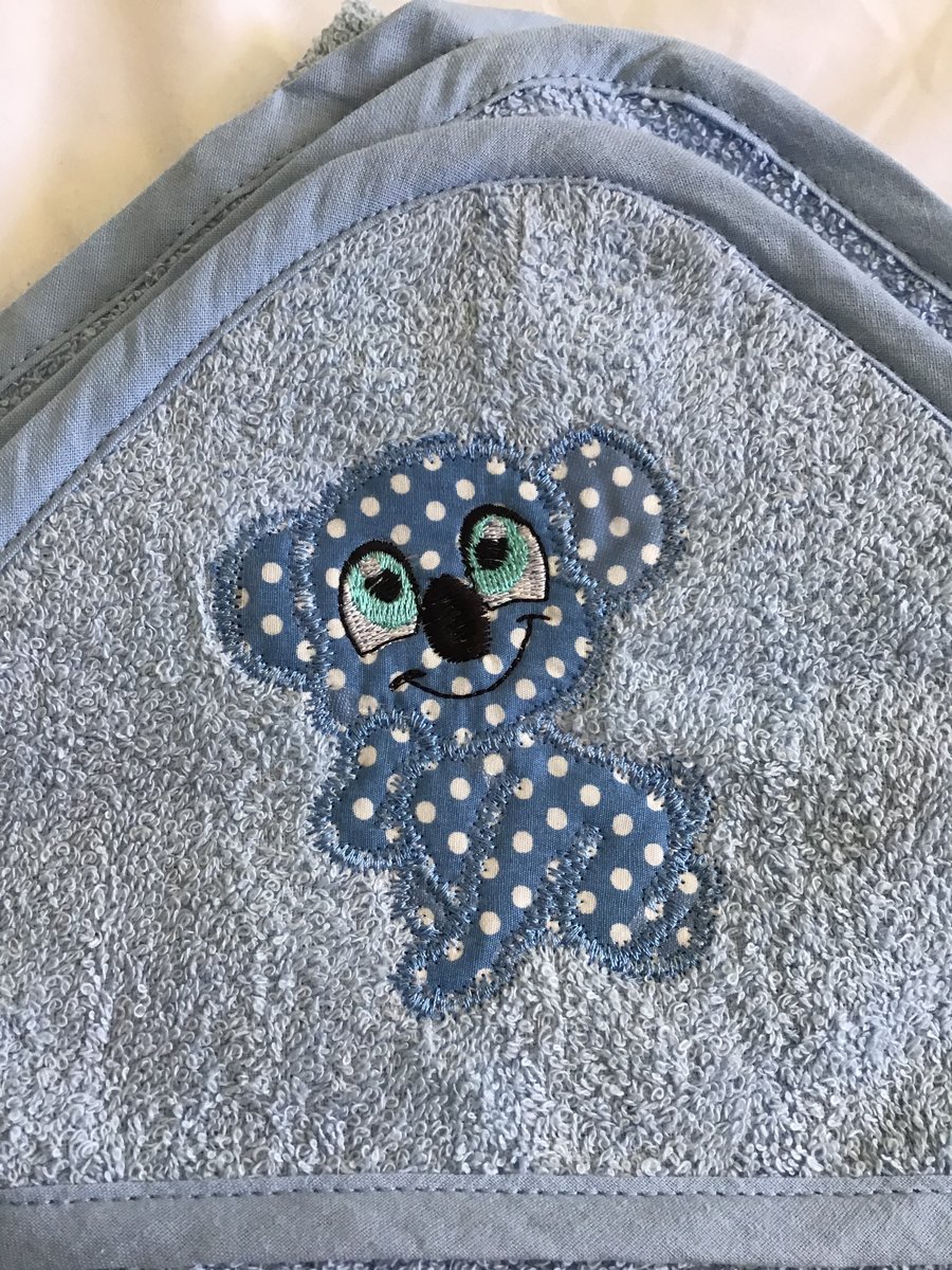 Hooded baby towel blue with koala.