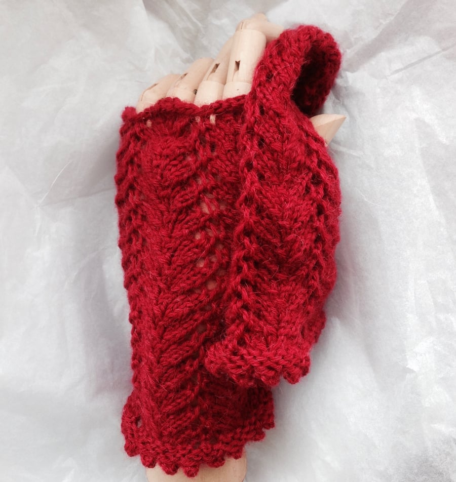 Vine lace fingerless mitts
