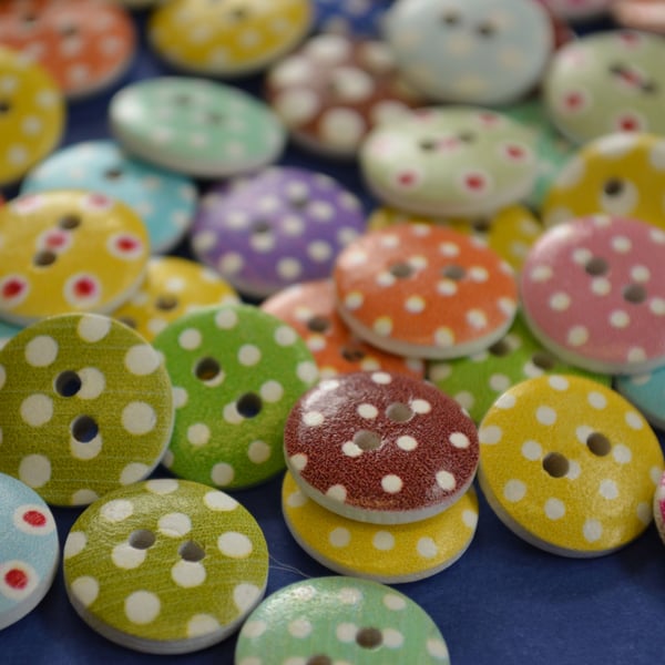 15mm Wooden Spotty Buttons Random Mix 10pk Spot Dot (SSP3)