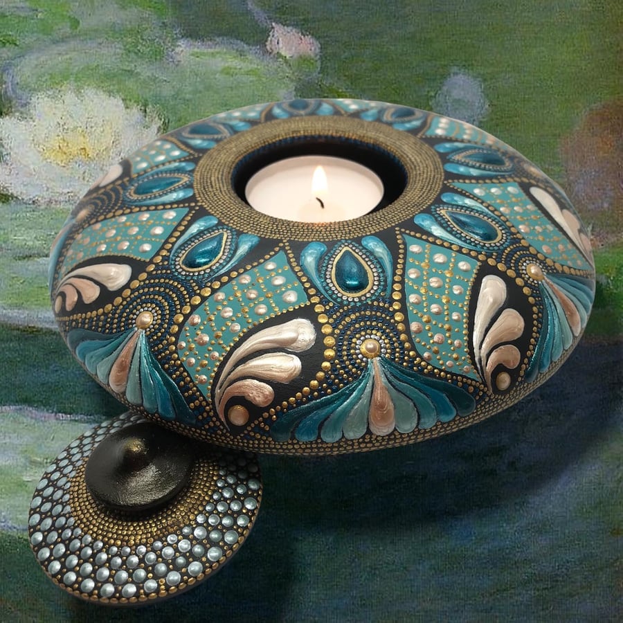 “The Waterlily” tea-light holder, with lid