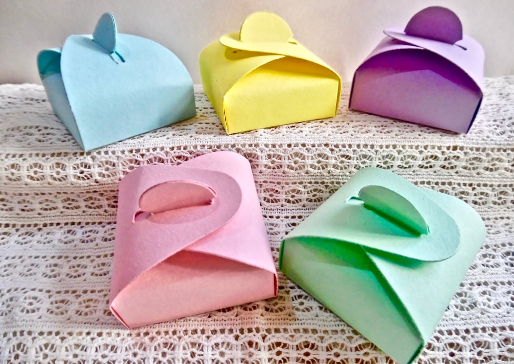 5 very small  Favour Boxes Gift Box, Easter   No glue