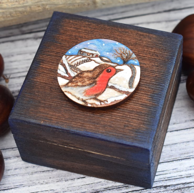 Robin in the snow. Tiny pyrography box. Origina... - Folksy