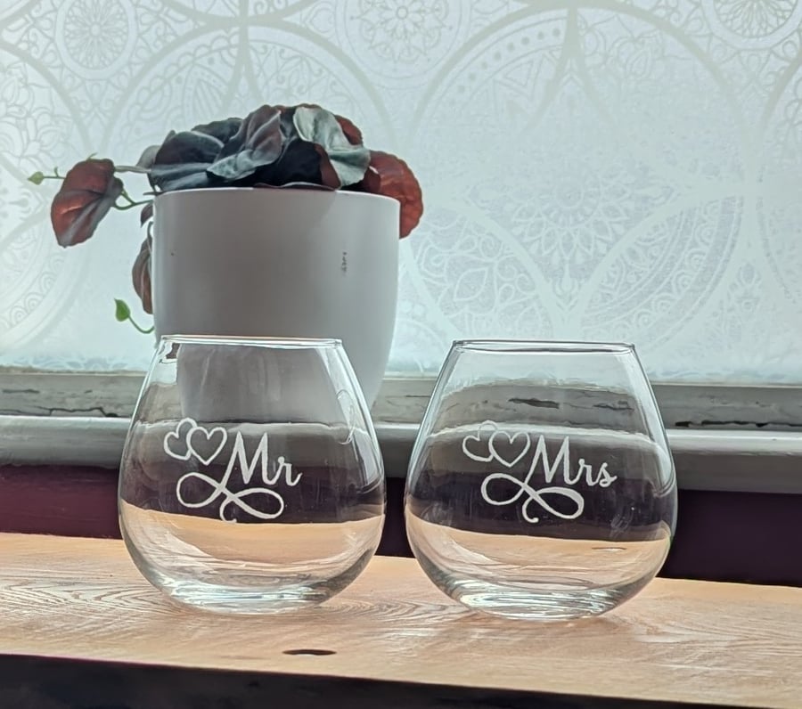 Hand-etched 'Mr & Mrs' stemless wine glasses 