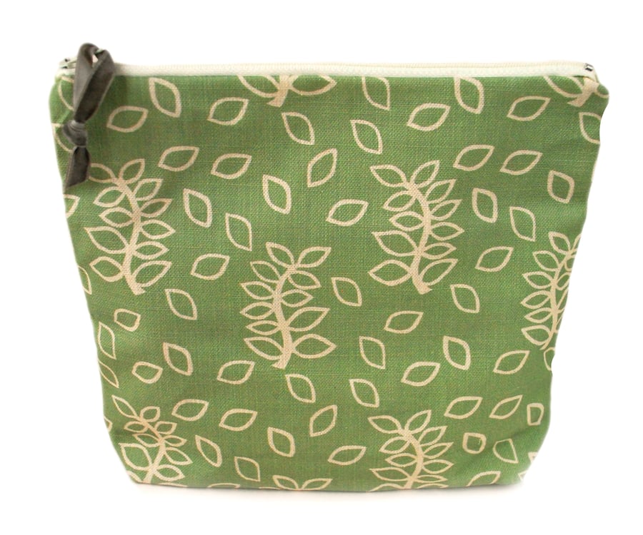 Green leaves large pouch