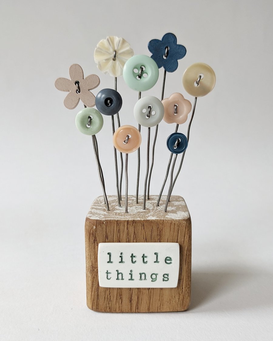 Button Flower Garden in a Wood Block 'Little Things'