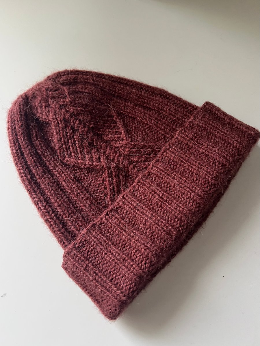 Bordeaux women's hat. Size 55-56 cm. Hand knitted