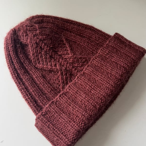 Bordeaux women's hat. Size 55-56 cm. Hand knitted