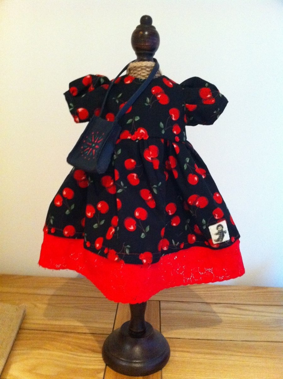 Reduced - Doll's dress and leather bag