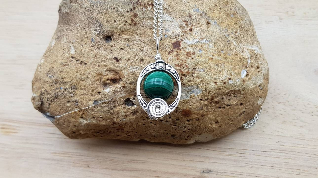 Minimalist Green Malachite pendant necklace