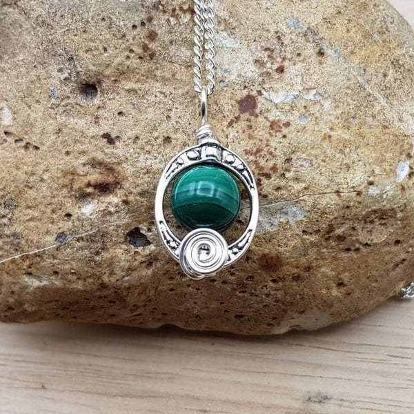 Minimalist Green Malachite pendant necklace