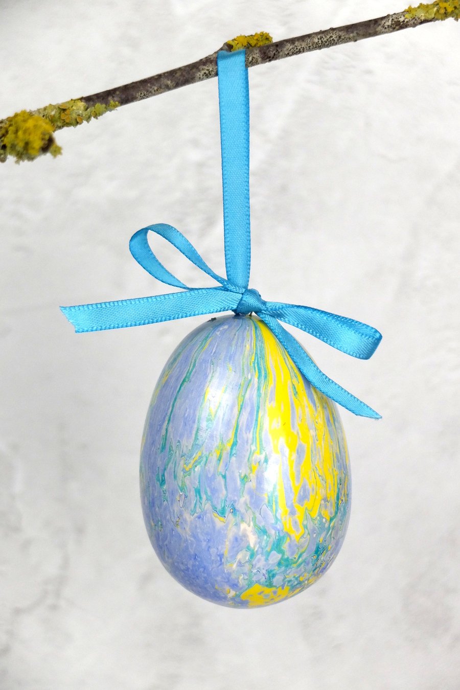 Hanging Easter egg marbled ceramic pottery decoration 