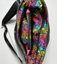 Classic black bucket bag with vibrant inside - Image 2