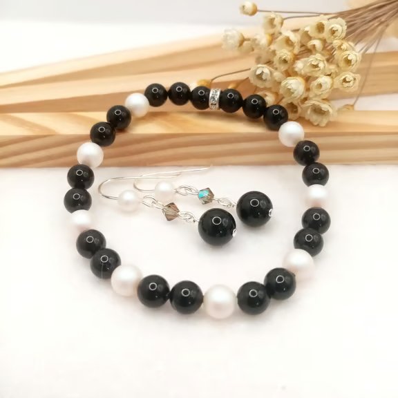 Earring & Bracelet Set - Mystic Black & Pearlescent White Jewellery Set