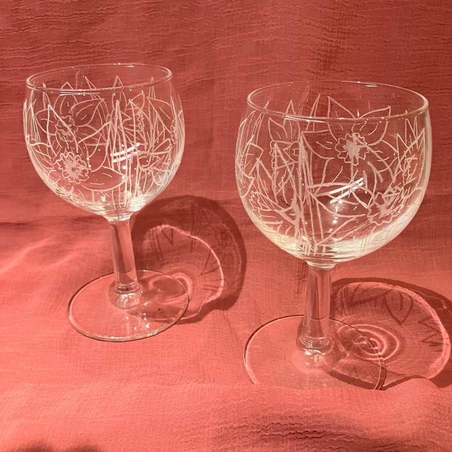 Hand Engraved Daffodil Wine Glasses (pair)