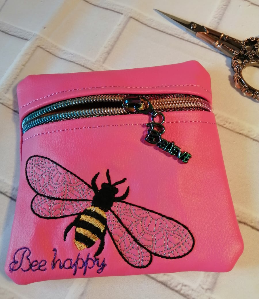 BEE HAPPY PURSE IN PINK VINYL
