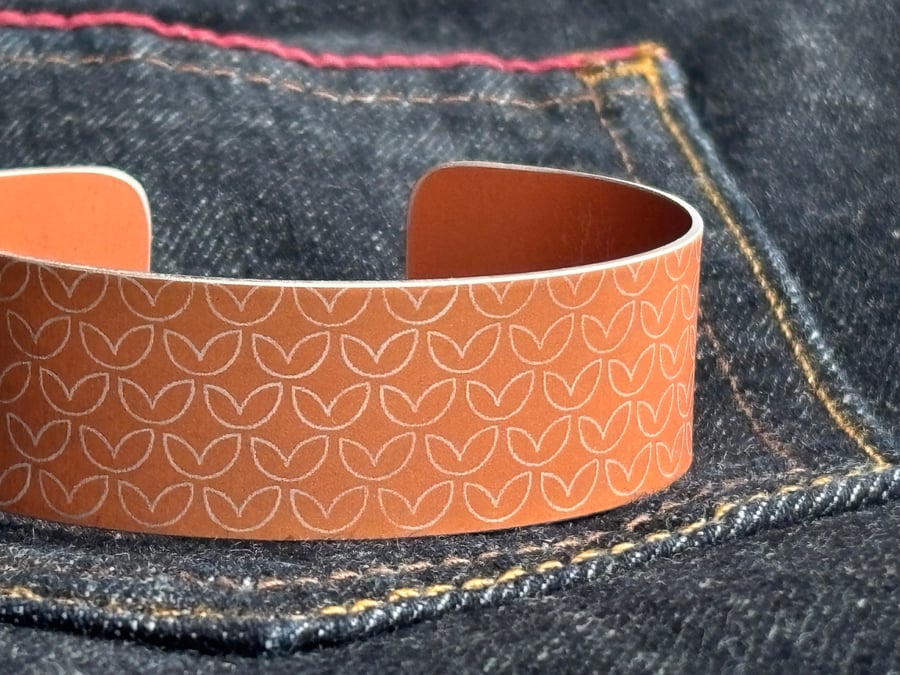 Leaf pattern aluminium cuff peach