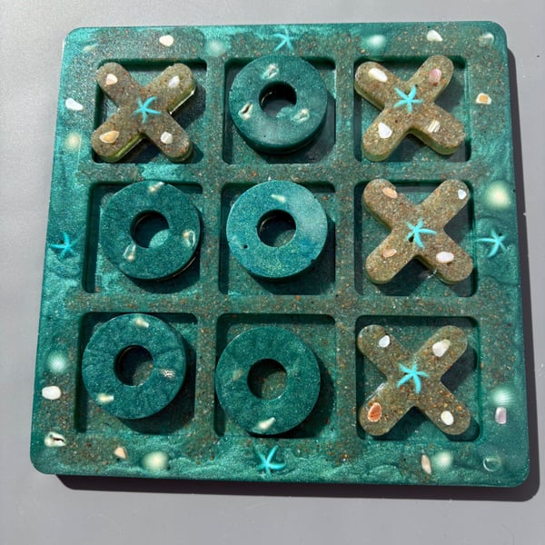 Coastal Collection - Large Resin Tic-Tac-Toe 