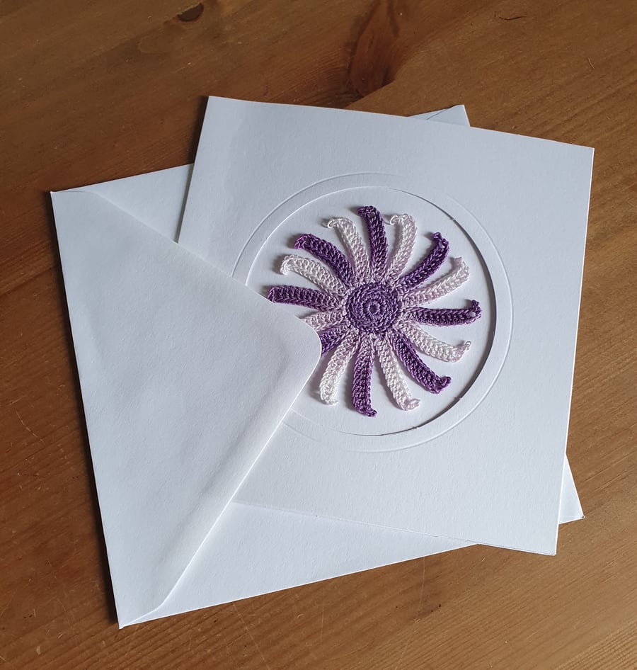 WHITE CARD, PURPLE WHITE SPIRAL TO CENTRE - 13CM SQUARE - BLANK FOR YOUR MESSAGE