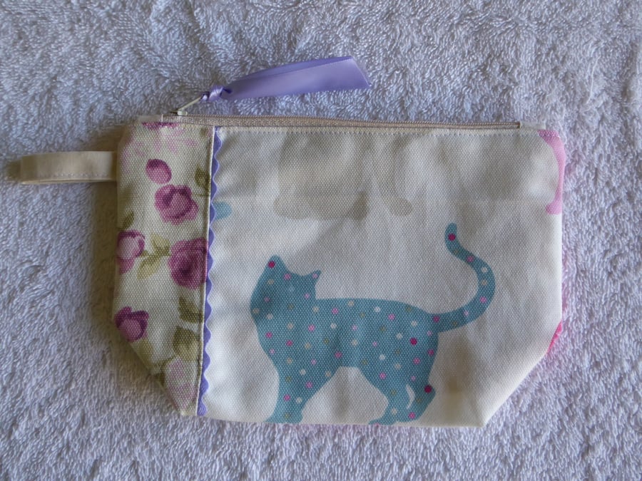 Cats and Roses Zipped Purse. Fully Lined with Gusset and Zip Pull. Ric Rac Trim
