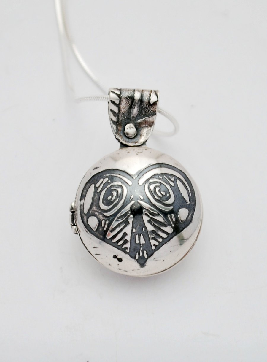 Medium sterling silver heart locket