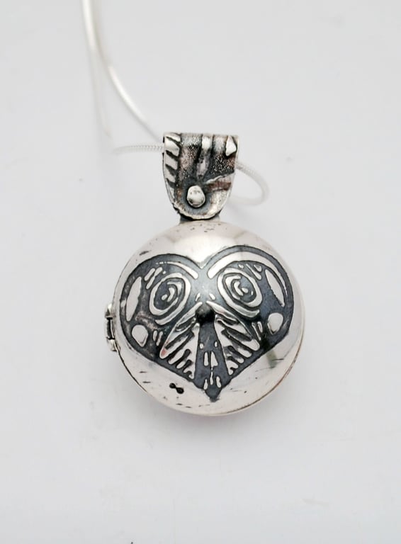 Medium sterling silver heart locket