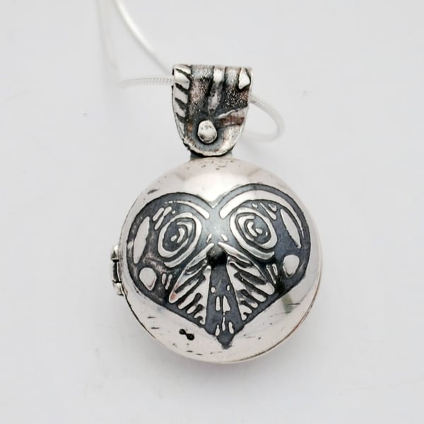 Medium sterling silver heart locket