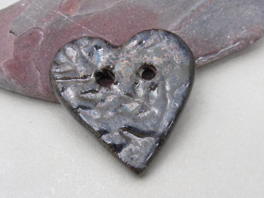 Medium Obsidian Leaf Sprig Texture Heart Shaped Ceramic Button