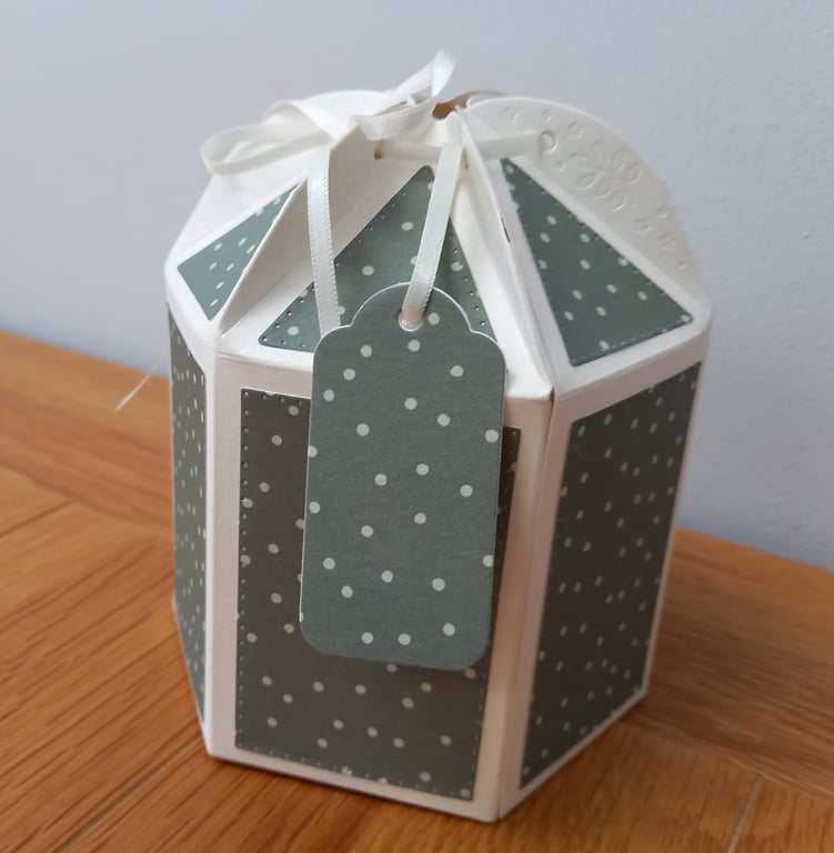 Green Dot design hexagonal gift box, handmade
