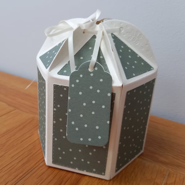 Green Dot design hexagonal gift box, handmade