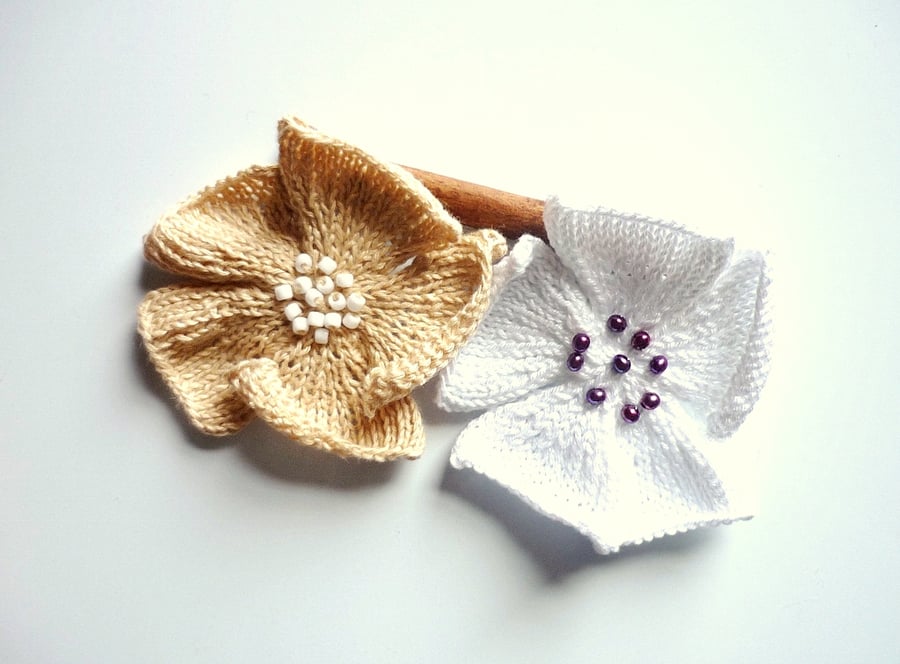 Linen gift - Cotton brooch - Textile jewellery - Teacher gift