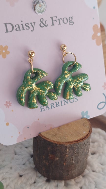 Monstera leaf dangly earrings