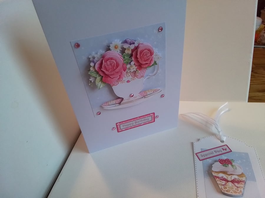 Birthday card and gift tag set. Birthday card. Decoupage card. Ref 159