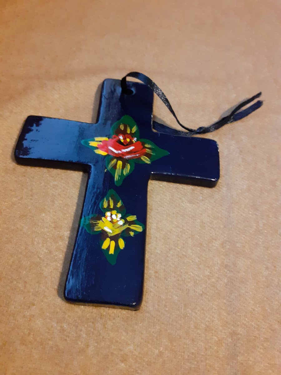 Ceramic cross with canal art style roses and daisies