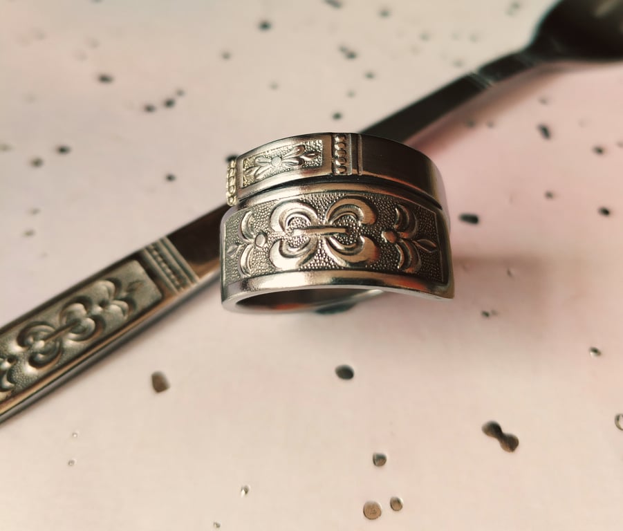 Handmade stainless steel spoon ring. Sized M to Z 