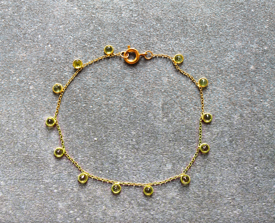 Gold & peridot circle bracelet