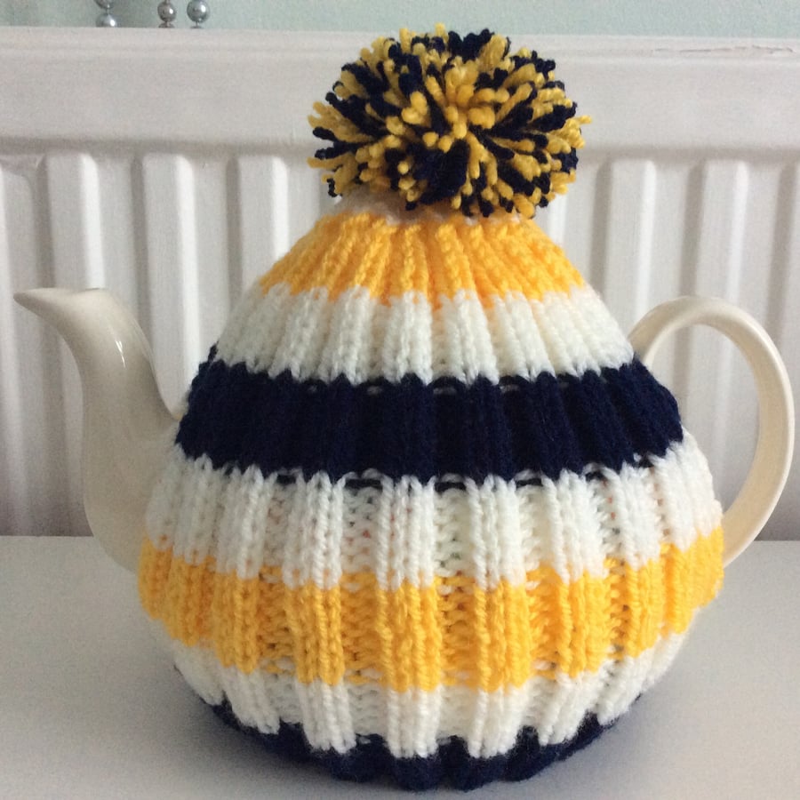  Tea Cosy - in Ivory, yellow and navy fits up to a 6 cup pot