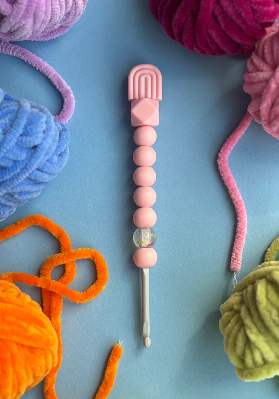 Beaded Crochet Hook - 4mm - Pastel Pink 