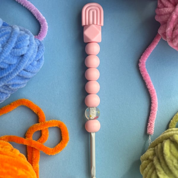 Beaded Crochet Hook - 4mm - Pastel Pink 