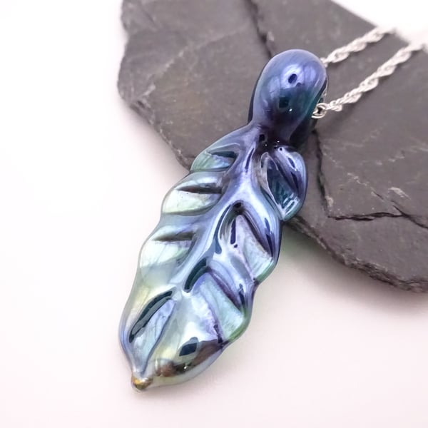 metallic green leaf pendant necklace