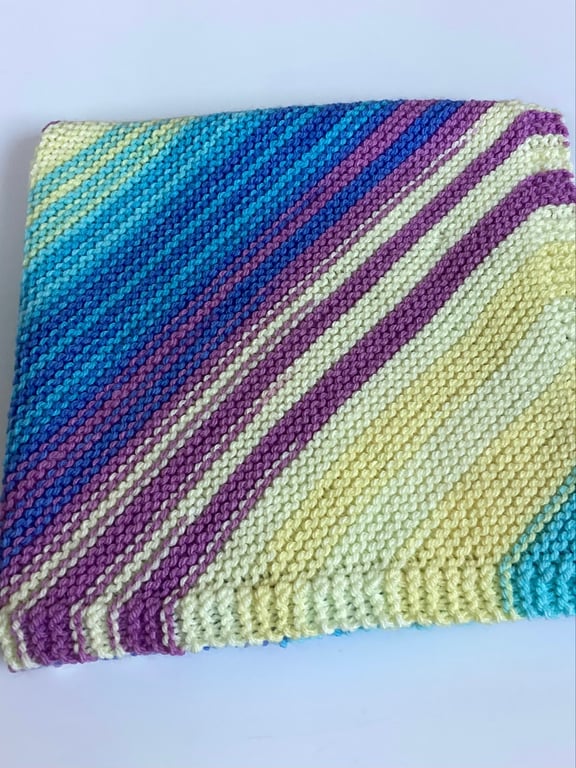 Blanket hand knitted