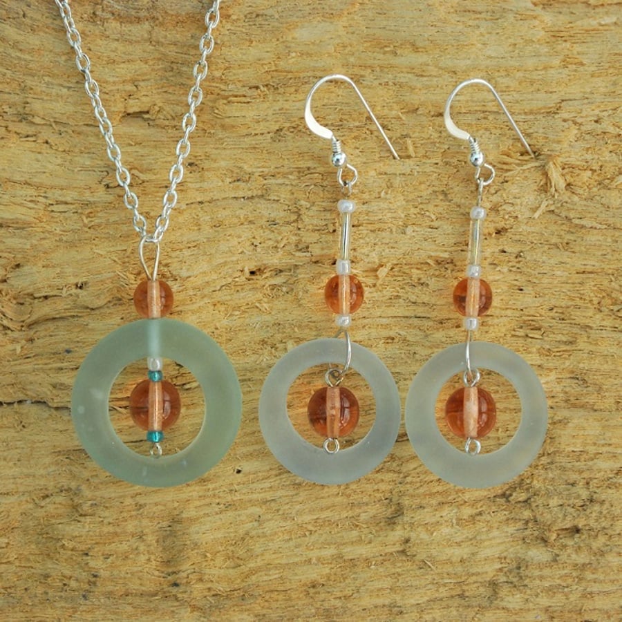  Glass pendant and earrings set with peach beads