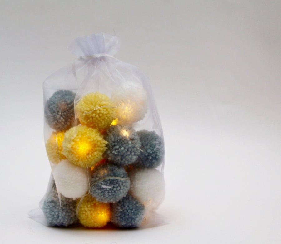 20 Pom Pom Fairy Lights - LED battery in Grey, yellow and white.