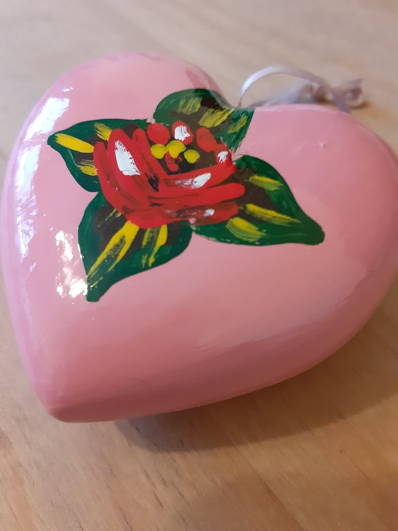 Pink heart shaped bauble with canal art style rose and daisy