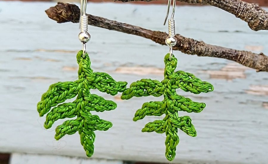 Crocheted green leaf earrings 